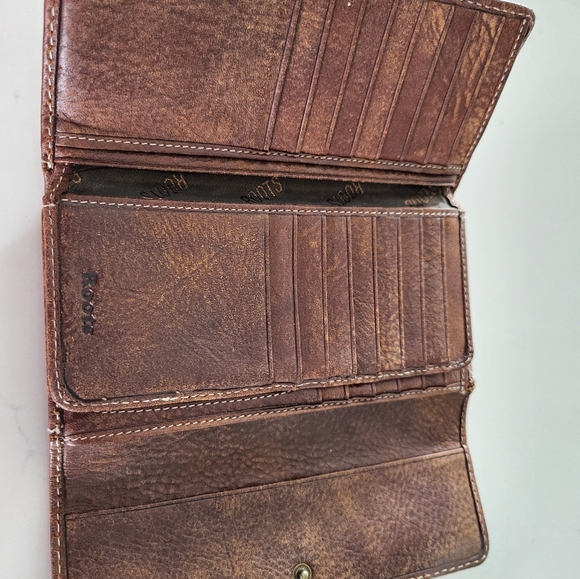 Roots Leather Tribe Trifold Wallet - Picture 5 of 5